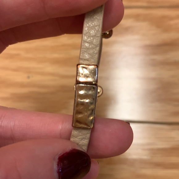 Leather and Gold Four Leaf Clover shaped bracelet - Picture 4 of 4